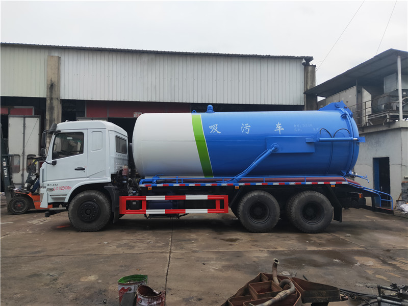 東風(fēng)后雙橋18方吸污車